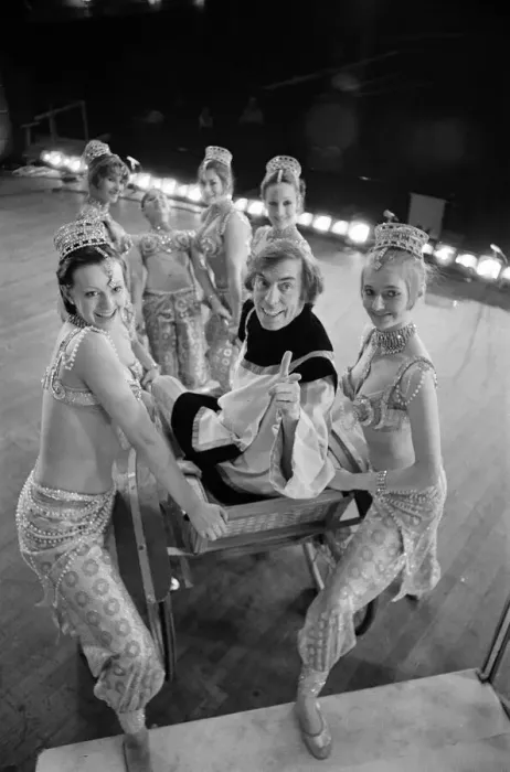 Framed Print : Aladdin, Pantomime, Photo-call, Birmingham Hippodrome, 20th December 1974. Larry Grayson Framed Print : Aladdin, Pantomime, Photo-call, Birmingham Hippodrome, 20th December 1974. Larry Grayson