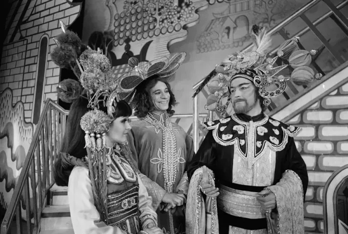 Framed Print : Aladdin, Pantomime, Photo-call, Birmingham Hippodrome, 20th December 1974 Framed Print : Aladdin, Pantomime, Photo-call, Birmingham Hippodrome, 20th December 1974
