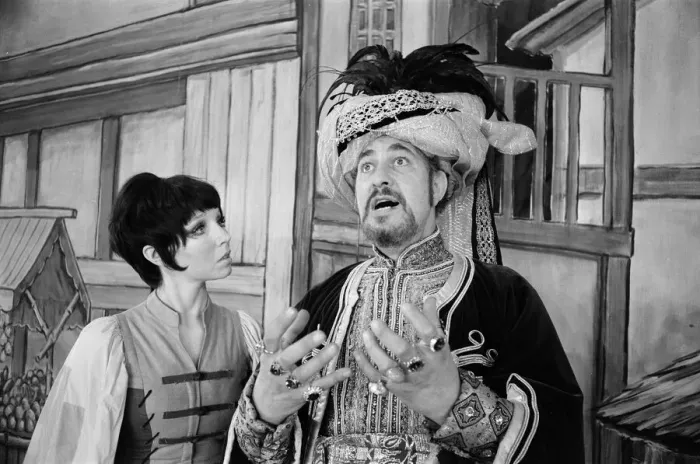 Framed Print : Aladdin, Pantomime, Photo-call, Birmingham Hippodrome, 20th December 1974. Dilys Watling
