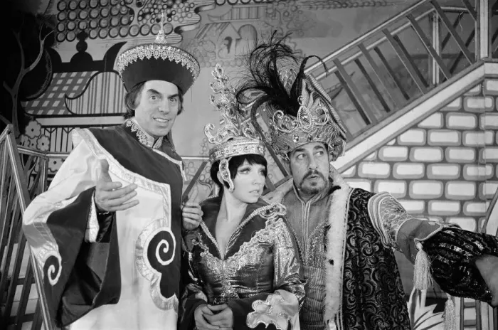 Framed Print : Aladdin, Pantomime, Photo-call, Birmingham Hippodrome, 20th December 1974 Framed Print : Aladdin, Pantomime, Photo-call, Birmingham Hippodrome, 20th December 1974