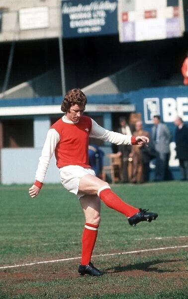 Alan Ball of Arsenal warms up prior to the match against Chelsea at Stamford Bridge