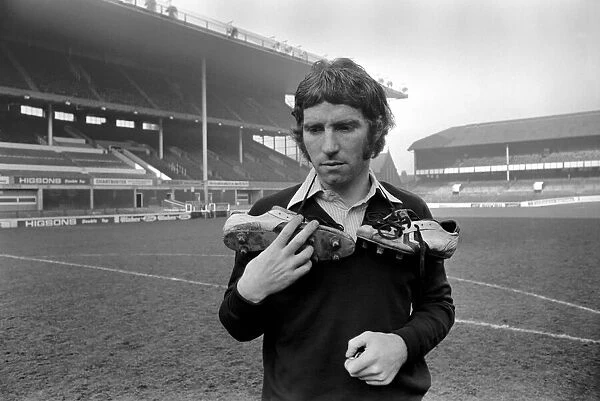 Alan Ball leaves Goodison Park. Alan Ball signed by Arsenal for £220