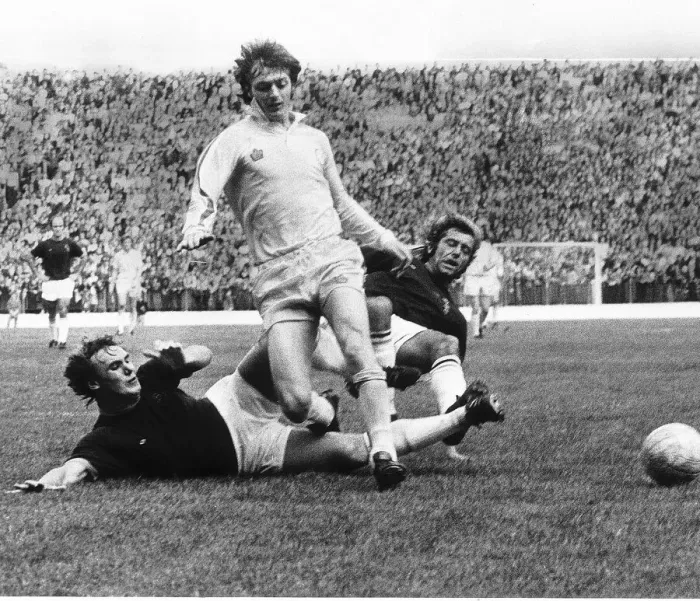 Framed Print : Alan Clarke of Leeds United beats two Burnley defenders Billy Rodaway (left Framed Print : Alan Clarke of Leeds United beats two Burnley defenders Billy Rodaway (left