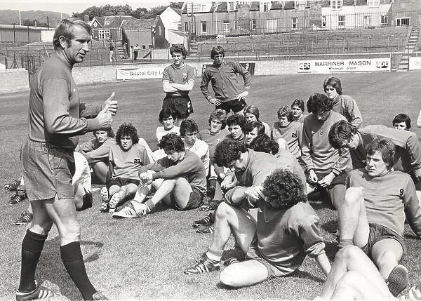 Alan Dicks gives tactical advice to the Bristol City players before an Ashton Gate game