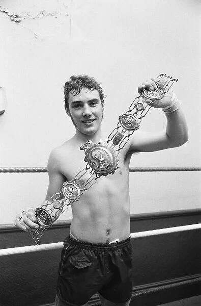 Alan Minter (born 17 August 1951) is a British former professional boxer who competed