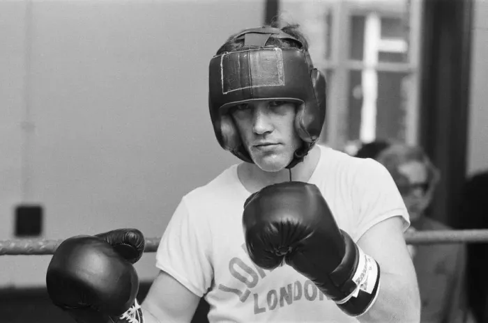 Framed Print : Alan Minter (born 17 August 1951) is a British former professional boxer who competed Framed Print : Alan Minter (born 17 August 1951) is a British former professional boxer who competed