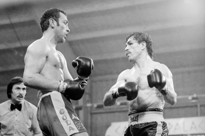 Framed Print : Alan Minter seen here in during his bout against Vito Antuofermo at Caesars Palace