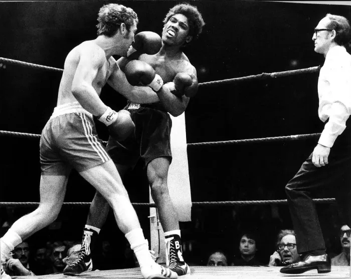 Framed Print : Alan Minter v Billy Knight 1976 Framed Print : Alan Minter v Billy Knight 1976