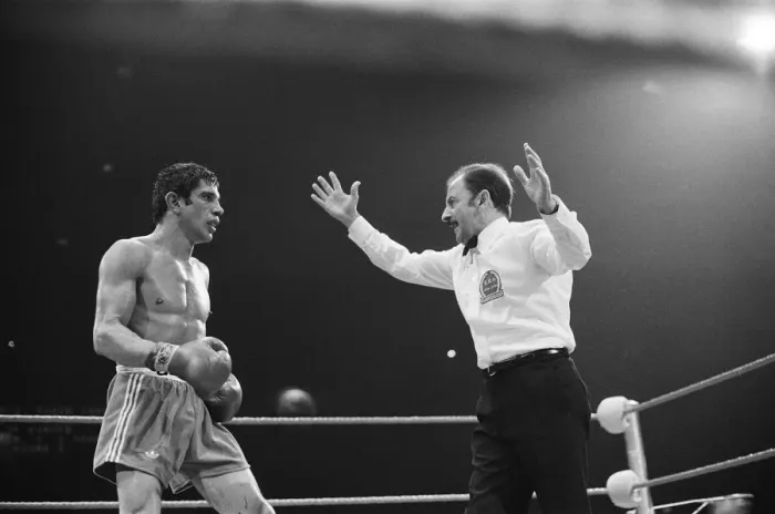Framed Print : Alan Minter vs Gratien Tonna (second fight) for the European middleweight title at Empire Framed Print : Alan Minter vs Gratien Tonna (second fight) for the European middleweight title at Empire