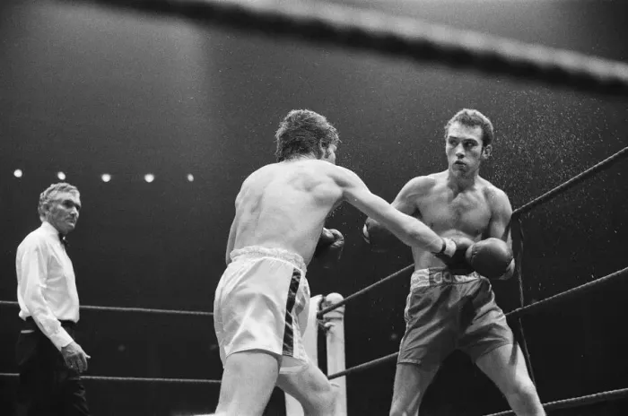 Framed Print : Alan Minter vs Kevin Finnegan, British middleweight title fight at The Royal Albert Hall