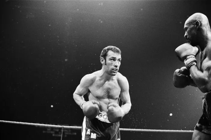 Framed Print : Alan Minter vs. Marvin Hagler, WBA and WBC world middleweight title fight, Wembley Arena Framed Print : Alan Minter vs. Marvin Hagler, WBA and WBC world middleweight title fight, Wembley Arena