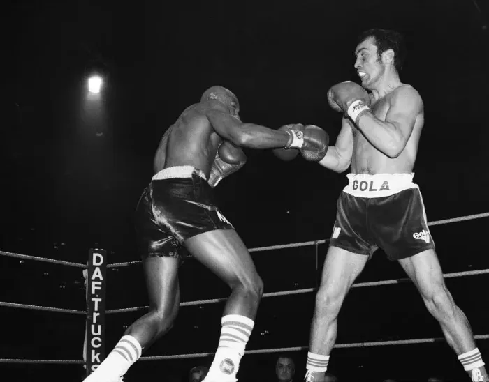 Framed Print : Alan Minter vs. Marvin Hagler, WBA and WBC world middleweight title fight, Wembley Arena Framed Print : Alan Minter vs. Marvin Hagler, WBA and WBC world middleweight title fight, Wembley Arena