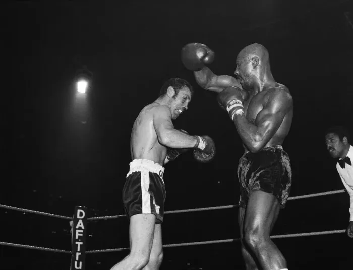 Framed Print : Alan Minter vs. Marvin Hagler, WBA and WBC world middleweight title fight, Wembley Arena Framed Print : Alan Minter vs. Marvin Hagler, WBA and WBC world middleweight title fight, Wembley Arena