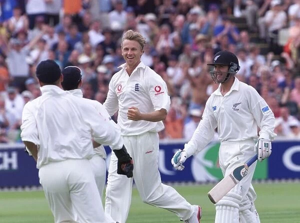 Alan Mullally Cricket Player Of England July 1999 Celebrates After He Gets