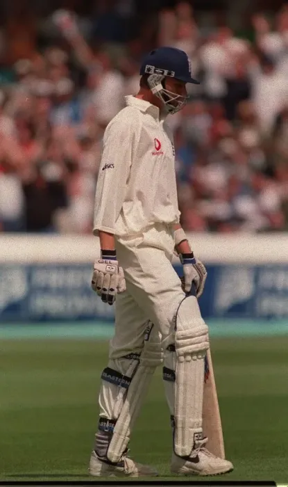 Framed Print : ALAN MULLALLY CRICKET PLAYER OF ENGLAND JULY 1999 WALKS BACK TO THE PAVILLION AFTER Framed Print : ALAN MULLALLY CRICKET PLAYER OF ENGLAND JULY 1999 WALKS BACK TO THE PAVILLION AFTER