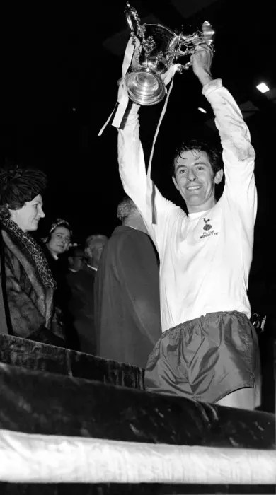 Framed Print : Alan Mullery of Tottenham Hotspur - February 1971 holding the winning League Cup Framed Print : Alan Mullery of Tottenham Hotspur - February 1971 holding the winning League Cup