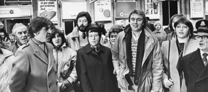 Framed Print : Alan Price, former member of The Animals pop group, led the singing as Lord Mayor Coun