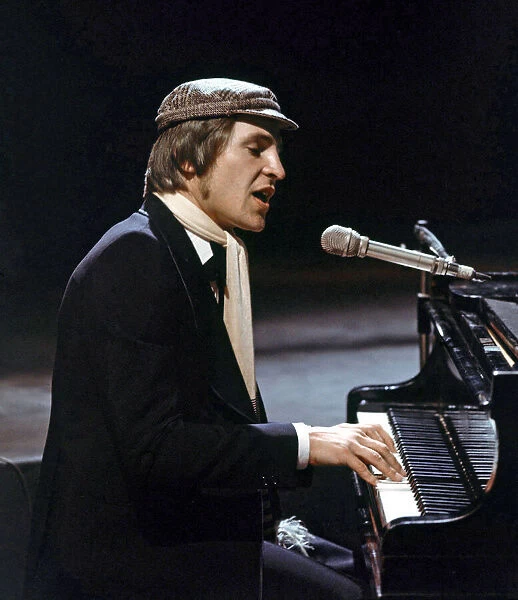 Alan Price seen here in rehearsals at the Coventry studios of Top of the Pops 1974