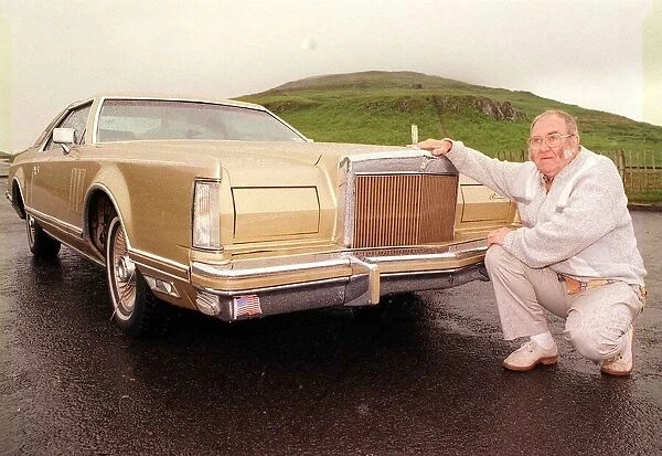 Alan Robertson with his Lincoln Continental June 1999