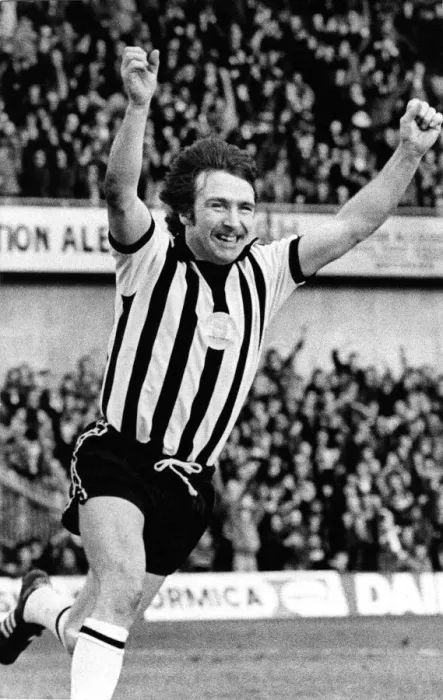 Framed Print : Alan Shoulder of Newcastle United celebrates scoring. c 1979