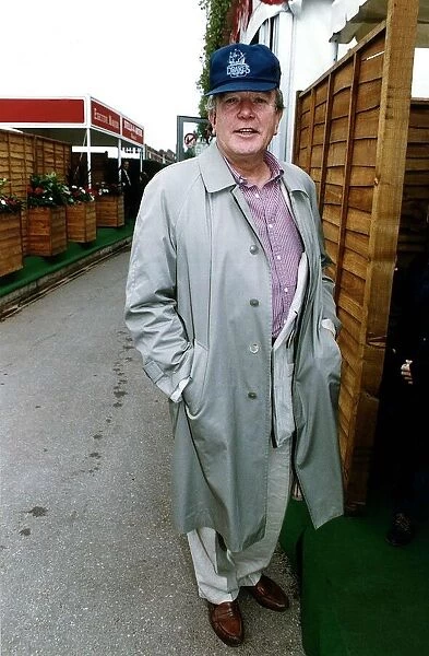 Albert Finney Actor goes to watch tennis at Queens Club