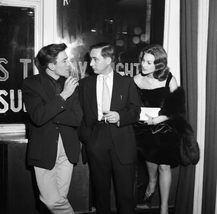 Framed Print : Albert Finney, Alan Sillitoe and Shirley Anne Field at the premiere of their new film Framed Print : Albert Finney, Alan Sillitoe and Shirley Anne Field at the premiere of their new film