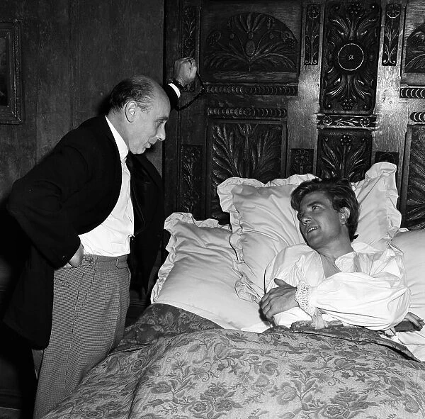 Albert Finney with Donald Zec on the set of 'Tom Jones'. 24th August 1962