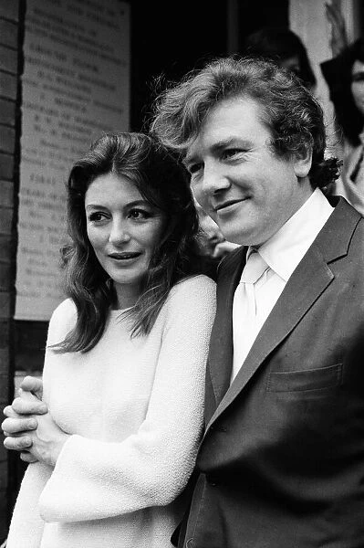 Albert Finney marries French actress Anouk Aimee at Kensington registry Office