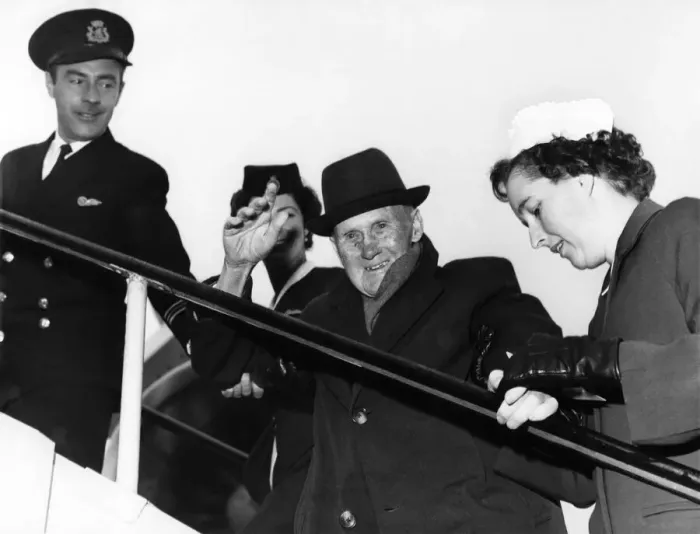 Framed Print : Albert Flies to a New Life at 100: Mr. Albert Wedlake waved goodbye to Britain yesterday