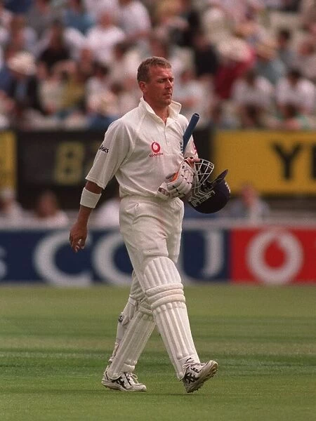 Alec Stewart Cricket Player Of England July 1999 Walks Back To The Pavillion After