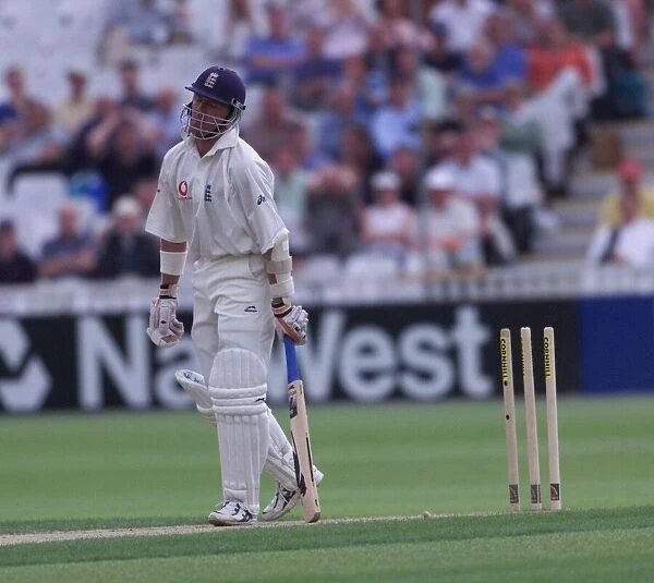 Alec Stewart Cricket Player Of England July 1999 Walks Back To The Pavillion For