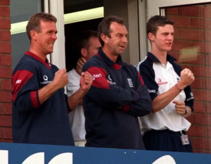 Framed Print : Alec Stewart left and David Lloyd centre July 1998 Celebrate on the balcony at Old Framed Print : Alec Stewart left and David Lloyd centre July 1998 Celebrate on the balcony at Old