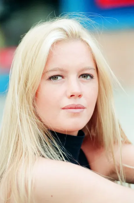 Framed Print : Alex Fletcher, actress who stars as Jacqui Dixon in Brookside, Liverpool Framed Print : Alex Fletcher, actress who stars as Jacqui Dixon in Brookside, Liverpool