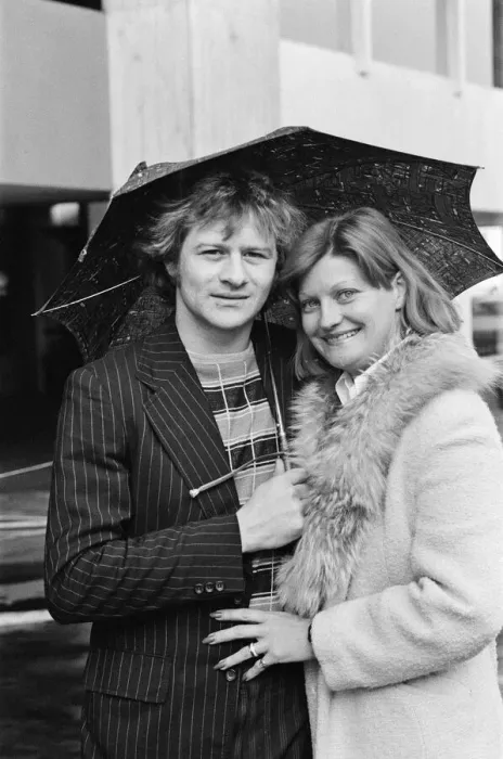 Framed Print : Alex Higgins. Snooker player. Alex is pictured here in December 1975 with an Framed Print : Alex Higgins. Snooker player. Alex is pictured here in December 1975 with an