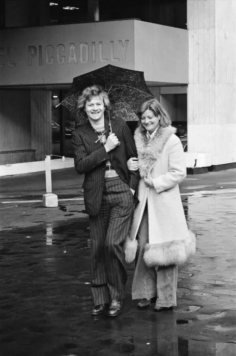 Framed Print : Alex Higgins. Snooker player. Alex is pictured here in December 1975 with an Framed Print : Alex Higgins. Snooker player. Alex is pictured here in December 1975 with an