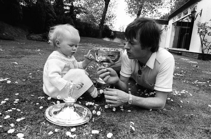 Framed Print : Alex Higgins World Snooker Champion 1982 playing in the garden with his daughter Framed Print : Alex Higgins World Snooker Champion 1982 playing in the garden with his daughter