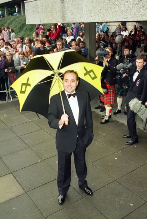 Framed Print : Alex Salmond attends the premiere of Braveheart in Stirling, Scotland. 3rd September 1995 Framed Print : Alex Salmond attends the premiere of Braveheart in Stirling, Scotland. 3rd September 1995