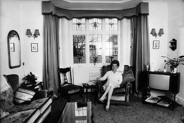 Alexander Jean actress at home. July 1987 P016306