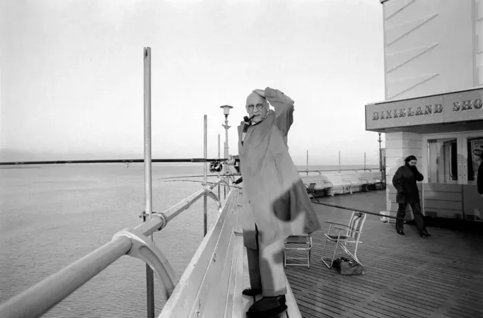 Framed Print : Alf Garnett in Eastbourne: Warren Mitchell as Garnett on the sea-front at Eastbourne Framed Print : Alf Garnett in Eastbourne: Warren Mitchell as Garnett on the sea-front at Eastbourne