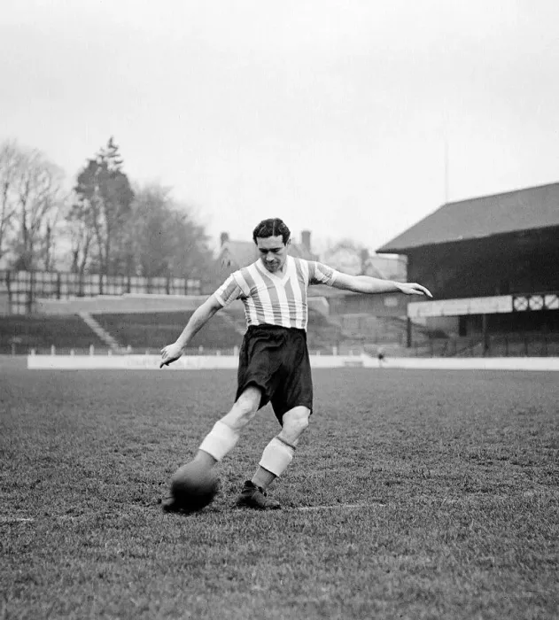Framed Print : Alf Ramsay Southampton FC Circa December 1946 - January 1947 Framed Print : Alf Ramsay Southampton FC Circa December 1946 - January 1947