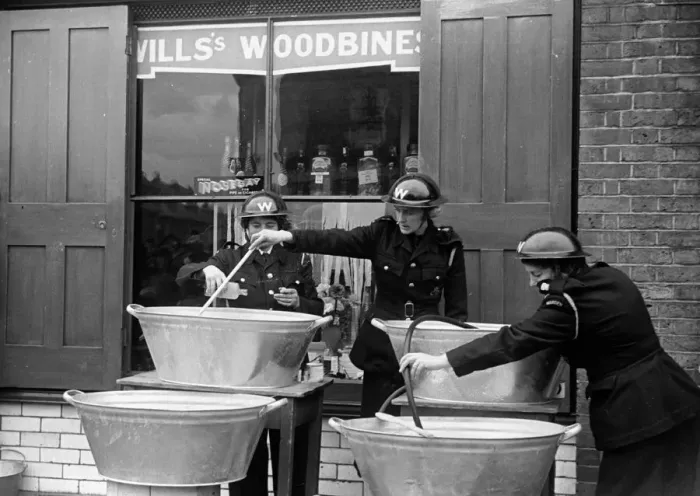 Framed Print : Alfieri. Civil defence wardens mixing up disinfectant during Invasion Exercises, Kingston
