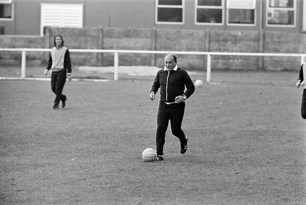 Alfredo Di Stefano shows his boys the Valencia FC how to do it as they train for their
