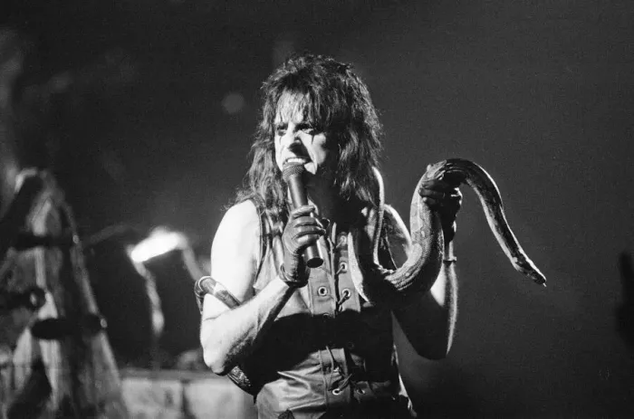 Framed Print : Alice Cooper (born Vincent Damon Furnier) performs at The Birmingham Odeon, Midlands Framed Print : Alice Cooper (born Vincent Damon Furnier) performs at The Birmingham Odeon, Midlands