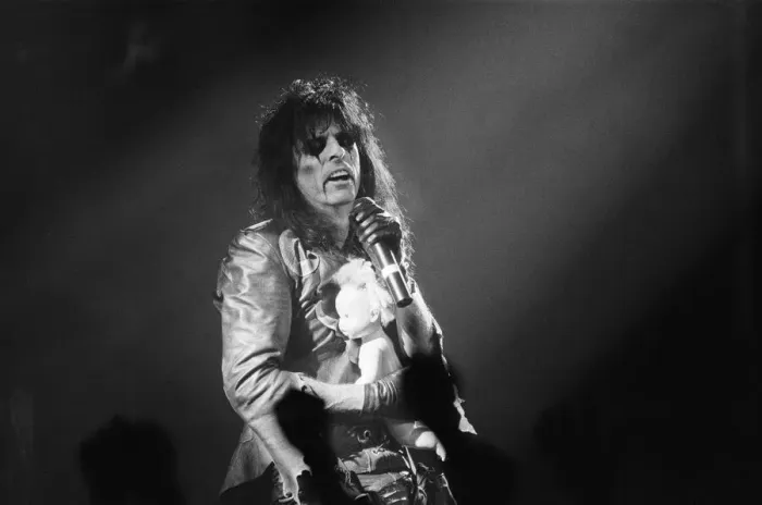 Framed Print : Alice Cooper (born Vincent Damon Furnier) performs at The Birmingham Odeon, Midlands Framed Print : Alice Cooper (born Vincent Damon Furnier) performs at The Birmingham Odeon, Midlands