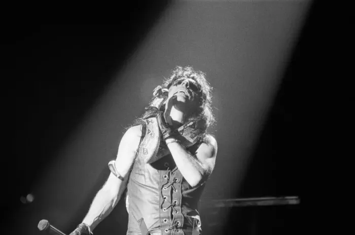 Framed Print : Alice Cooper (born Vincent Damon Furnier) performs at The Birmingham Odeon, Midlands Framed Print : Alice Cooper (born Vincent Damon Furnier) performs at The Birmingham Odeon, Midlands