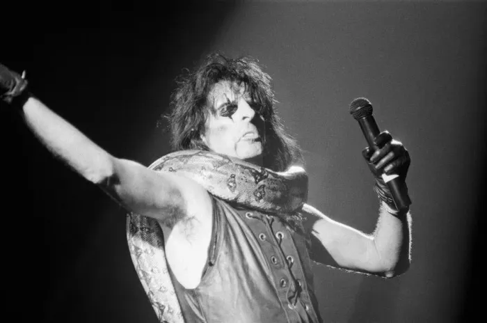 Framed Print : Alice Cooper (born Vincent Damon Furnier) performs at The Birmingham Odeon, Midlands