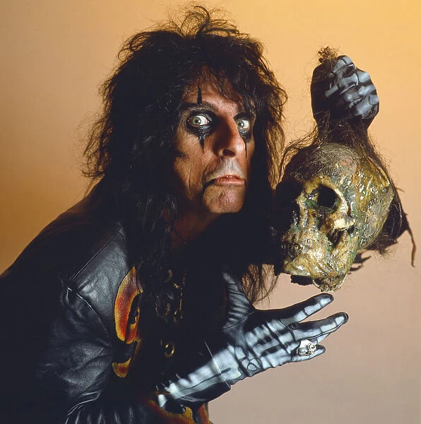Alice Cooper holding skull head September 1987