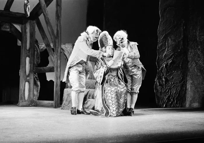 Framed Print : Alice in Wonderland, Photocall, Yvonne Arnaud Theatre, Millbrook, Guildford