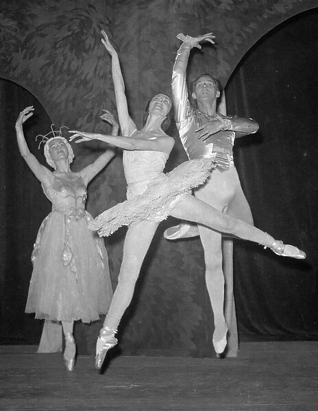 Alicia Markova Ballerina August 1949 with her dance partner Anton Dolin performing
