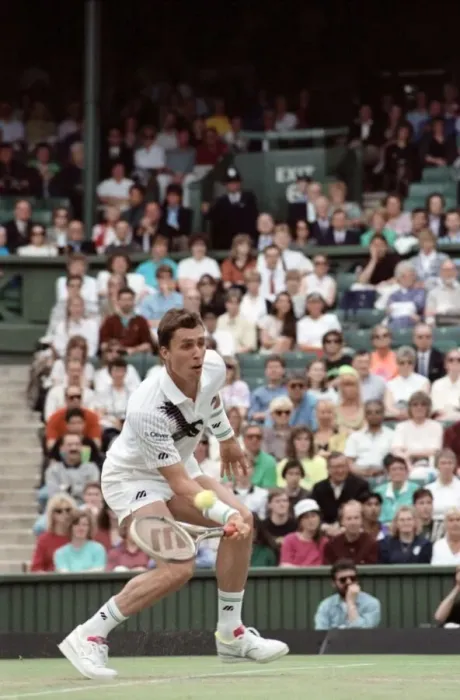 Framed Print : All England Lawn Tennis Championships at Wimbledon. Mens Singles Third Round match
